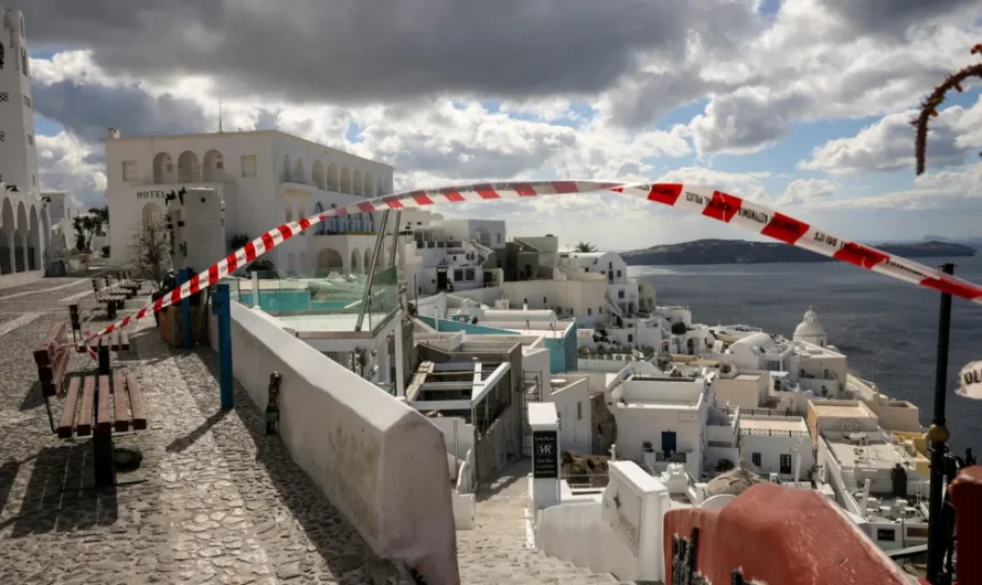 Grieķijā Santorini piedzīvo spēcīgu zemestrīču virkni