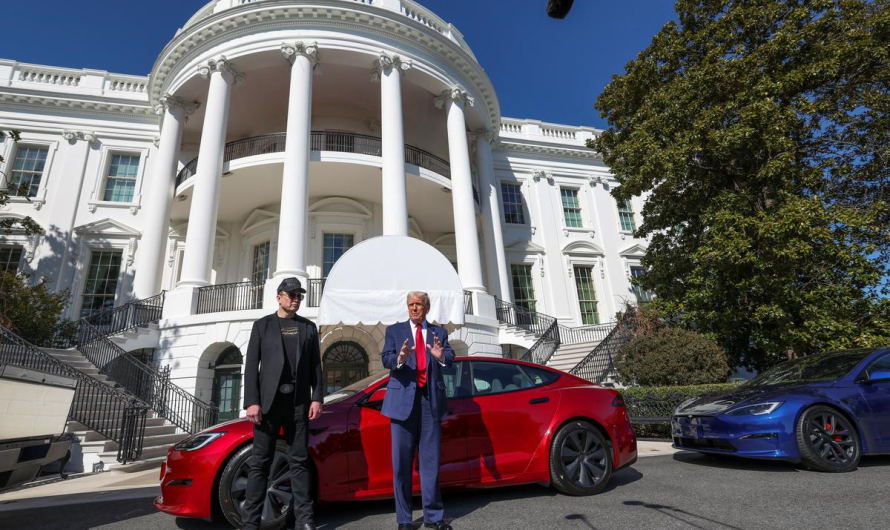 Donalds Tramps nopērk Tesla, lai atbalstītu Īlonu Masku