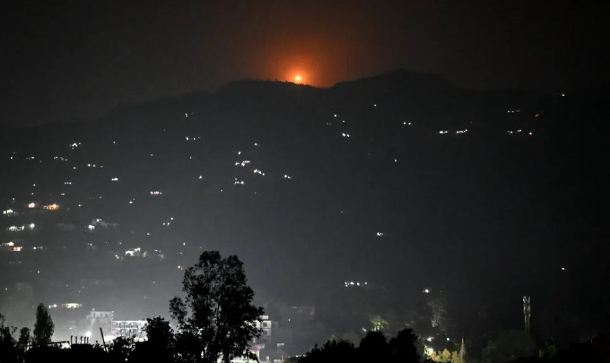 Indija veic raķešu triecienus Pakistānā – konflikts pie robežas saasinās