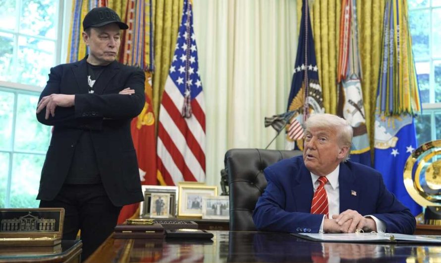 Trampa un Maska konflikts: Tehnoloģiju gigants pret Baltā nama saimnieku