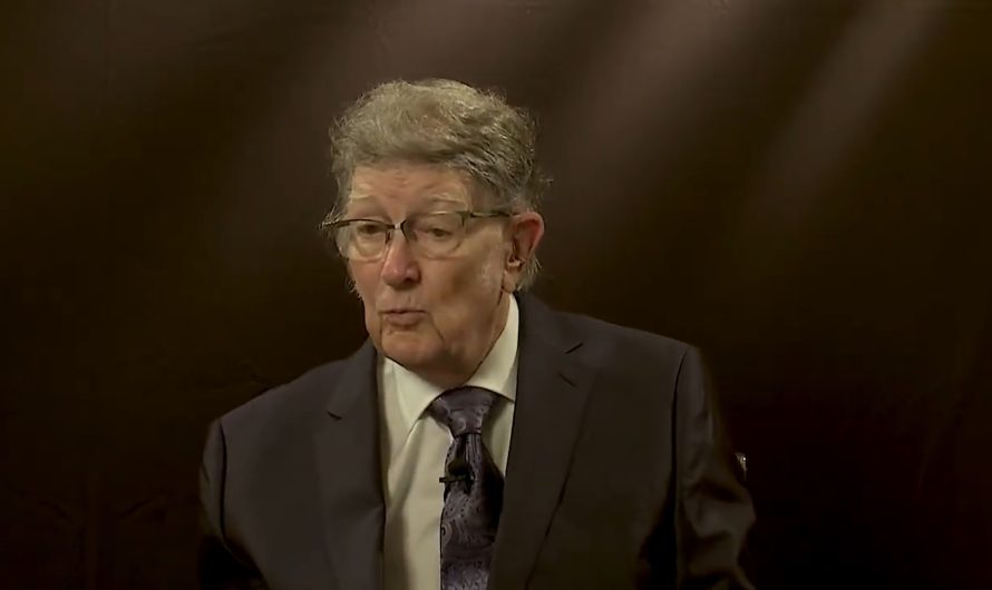 Viljams Tompkinss – cilvēks starp ASV floti un citplanētiešiem