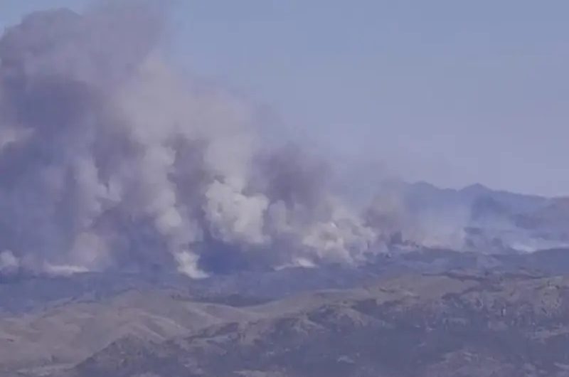 Milzīgs ugunsgrēks pie Area 51 satricina Nevadu un atdzīvina noslēpumu plīvuru