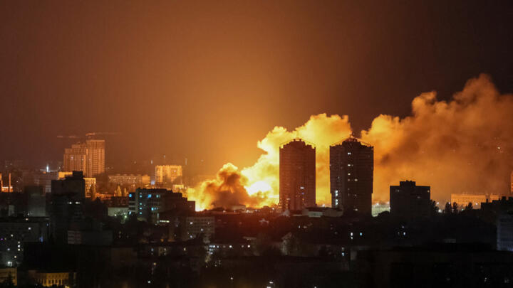Krievijas masīvais raķešu un dronu uzbrukums Kijivai: upuri un aicinājumi uz stingrākām sankcijām