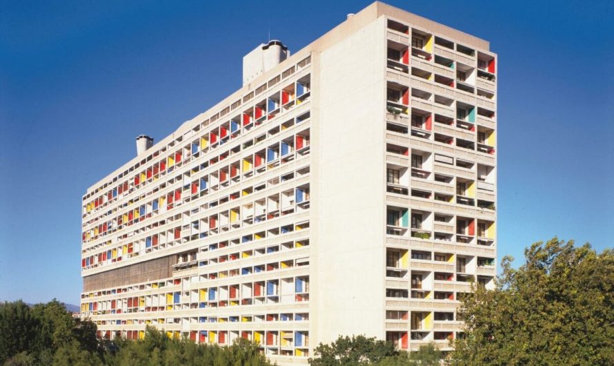 Le Korbizjē un Paneļu mājas: Mistika, enerģētika un masonu teorijas