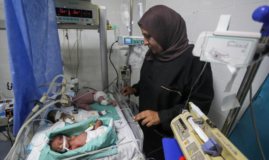 Krīze Gazas slimnīcās: jaundzimušie spiesti dalīt inkubatorus degvielas trūkuma dēļ