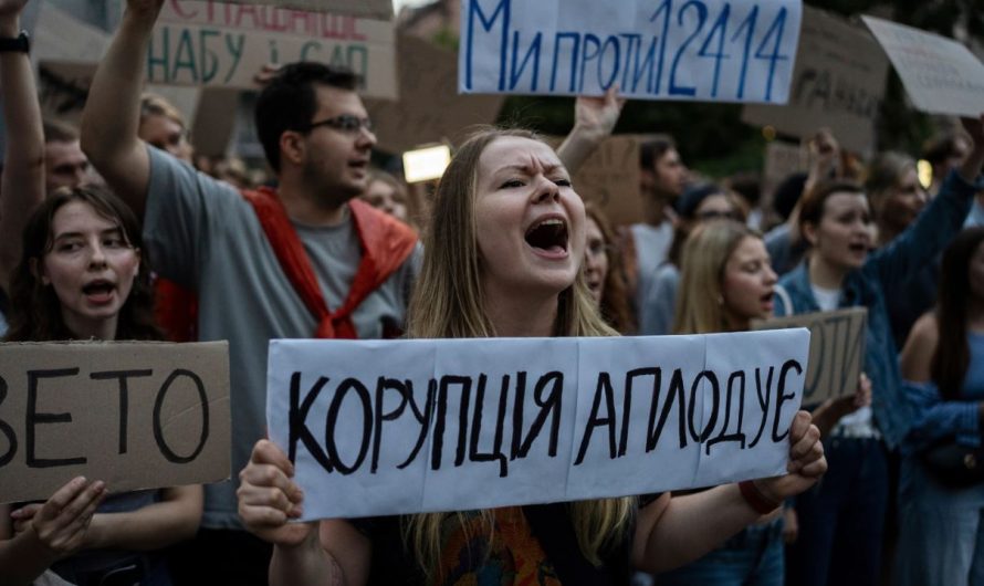 Masveida protesti Ukrainā: bažas par korupciju, pretrunīgs likums un Rietumu uzticība