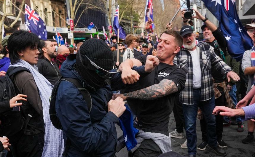 Anti-imigrācijas protesti satricina Austrāliju