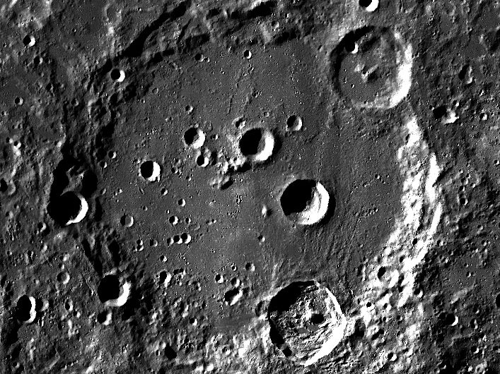 Mēness Klavis krāteris – matemātiska sakritība vai saprātīgas būtnes darbs?