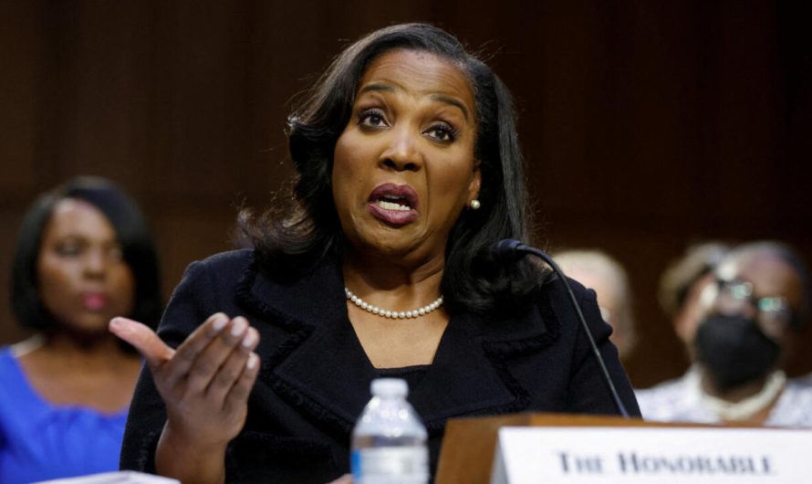 Tramps atlaiž Fed gubernatori Lisu Kūku: tirgi reaģē ar satricinājumiem