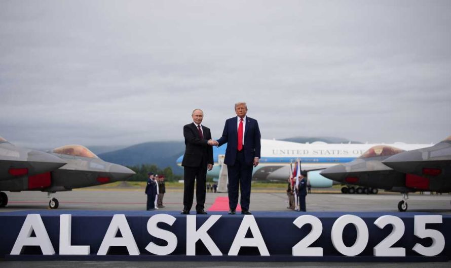 Trampa un Putina vēsturiskā tikšanās Aļaskā – augsta riska diplomātija