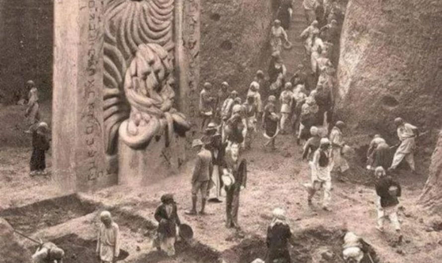 Samarkandas Zvaigžņu Vārti: Atklājums no 1903. gada