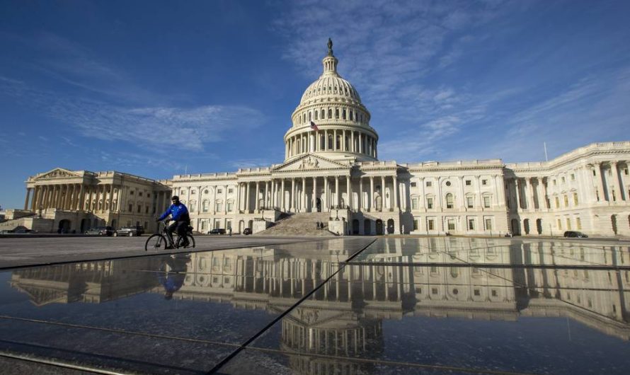 ASV valdības “shutdown” draudi satricina tirgus un ekonomiku