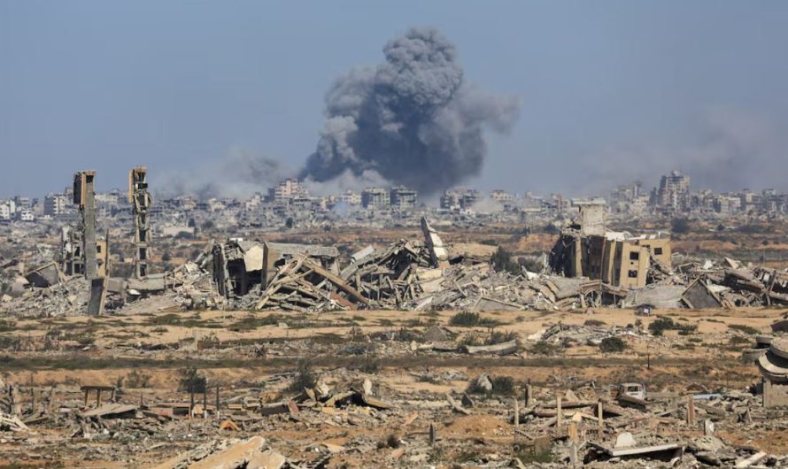 Izraēla bombardē mājas Gazā; Hamas atbild uz Trampa piedāvājumu