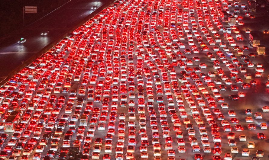 Miljons sastrēgums Ķīnā – satiksmes haoss, kas redzams pat no gaisa