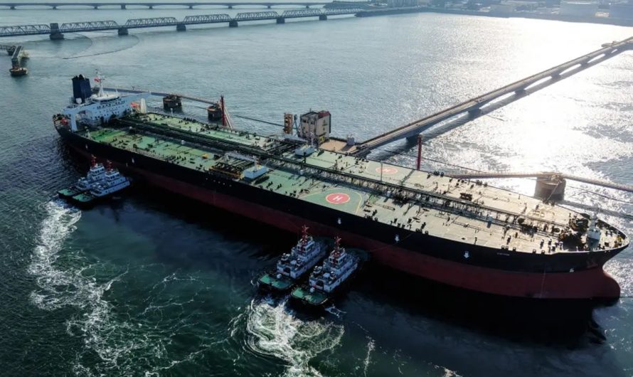 ASV noņem sankcijas no Irānas naftas, lai stabilizētu pasaules naftas tirgu